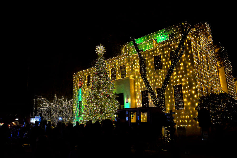 Downtown Mount Pleasant receives festive holiday facelift